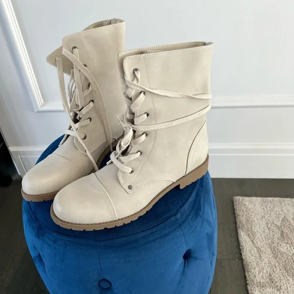Fall boots - Picture 1 of 3